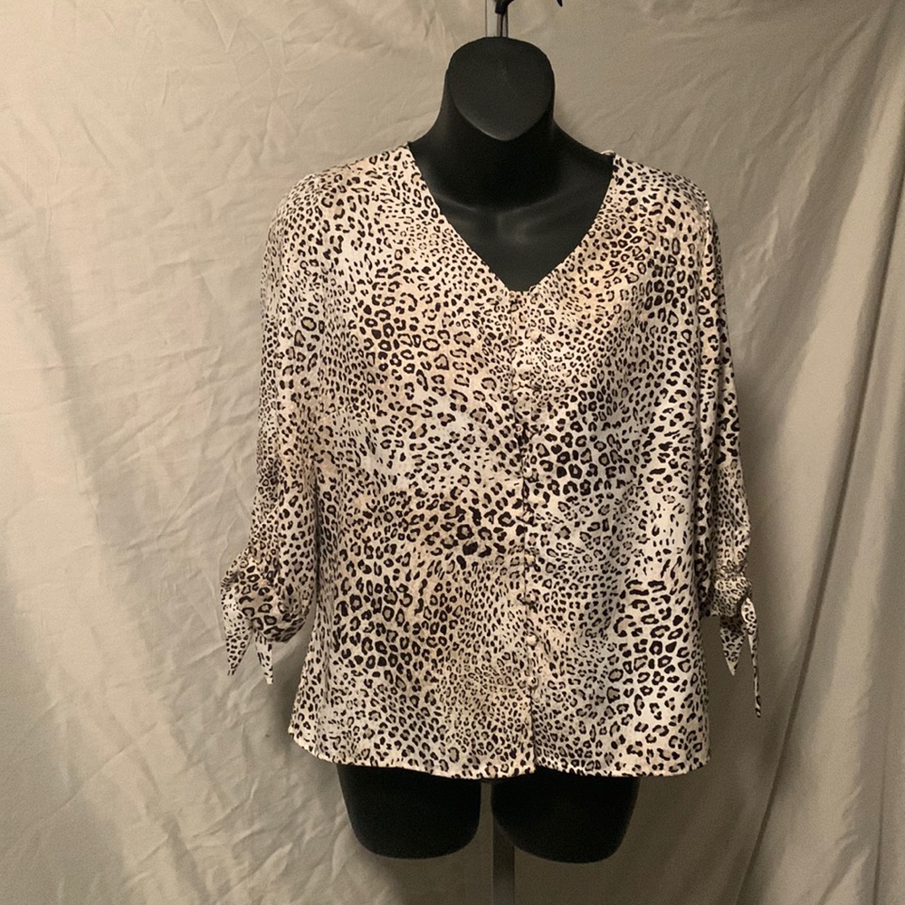 Chicos Petite leopard flowy blouse